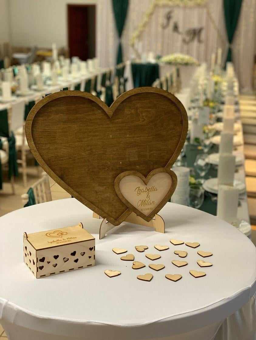 Esküvői vendégkönyv szív alakú