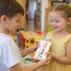 Nőnapi ajándék átadó