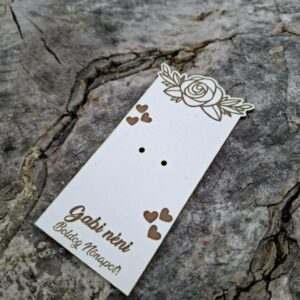 Nőnapi ajándék átadó virágos